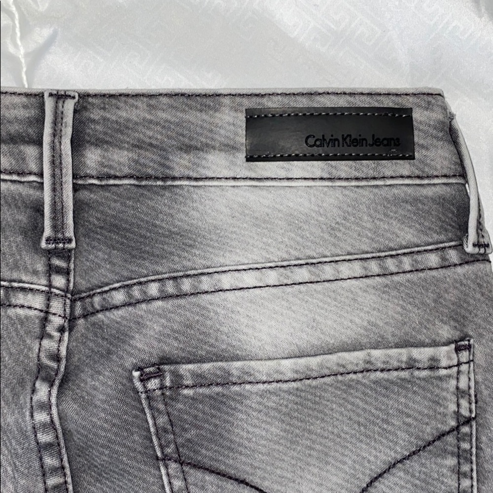 Calvin Klein grey denim skinny jeans! Size 27